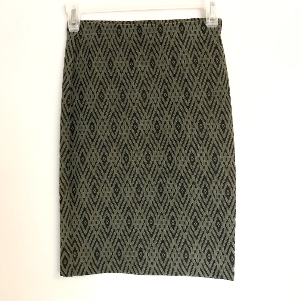 5/$20 Pencil skirt size XS w/ Aztec pattern